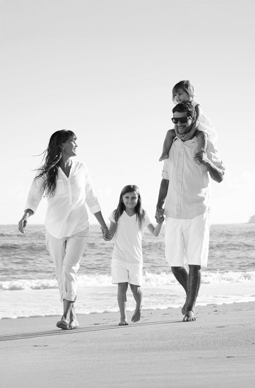 happy-family-on-the-beach